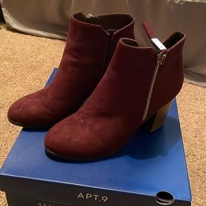 Heeled booties